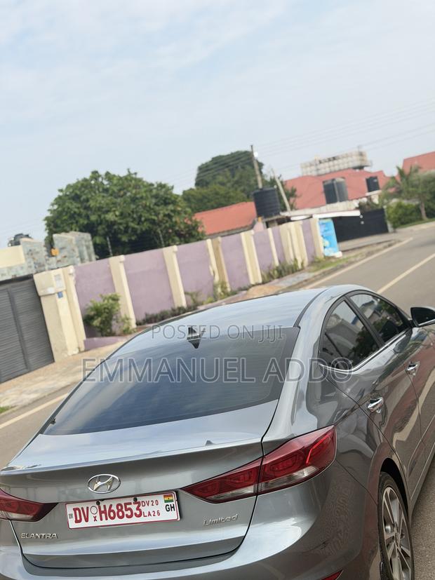 Hyundai Elantra Limited Sedan FWD (2.0L 4cyl 6A) 2017 Gray
