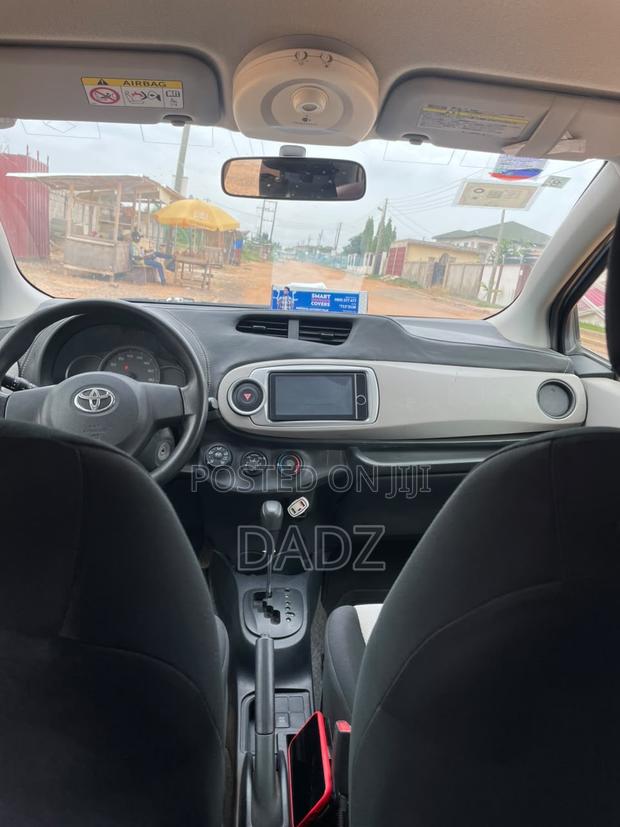 Toyota Vitz 1.0 FWD 5dr 2013 Blue