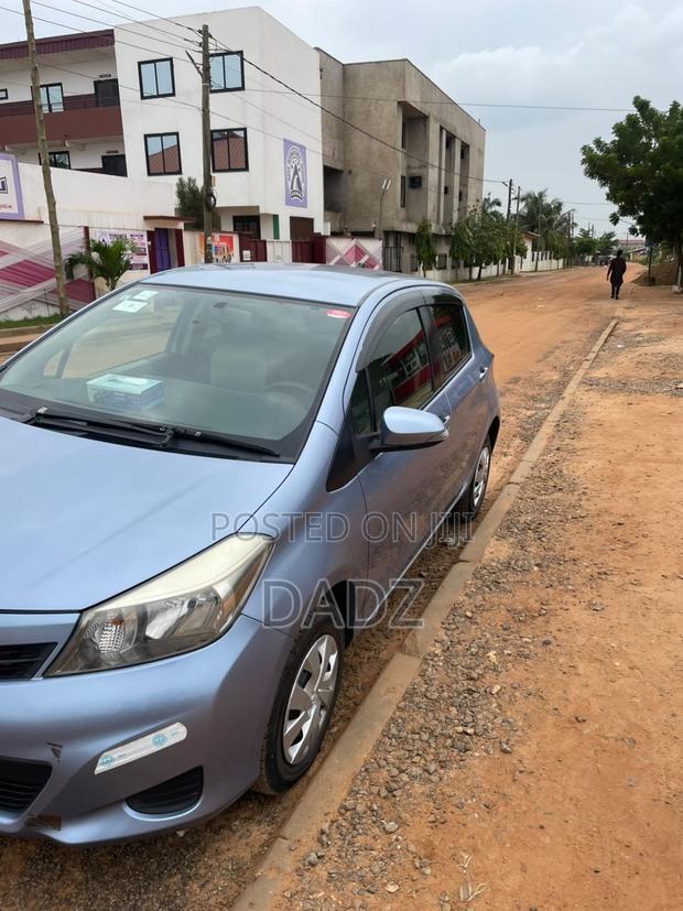 Toyota Vitz 1.0 FWD 5dr 2013 Blue