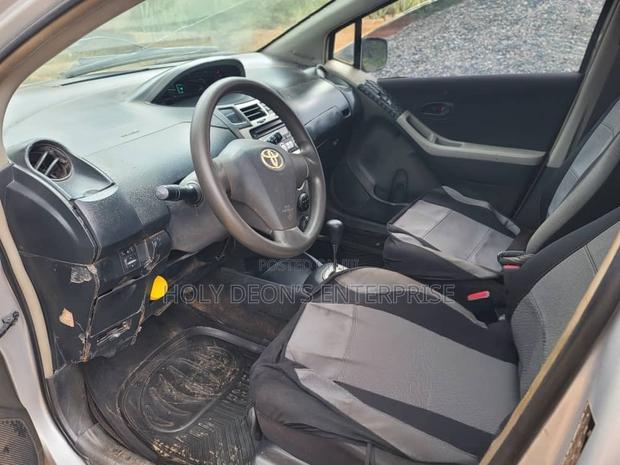 Toyota Vitz 1.3 AWD 5dr 2010 Silver
