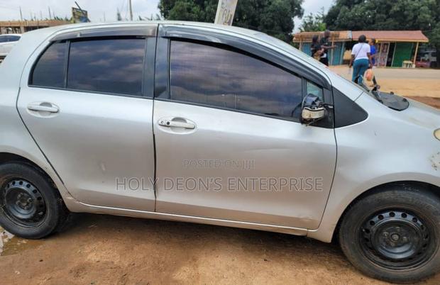 Toyota Vitz 1.3 AWD 5dr 2010 Silver
