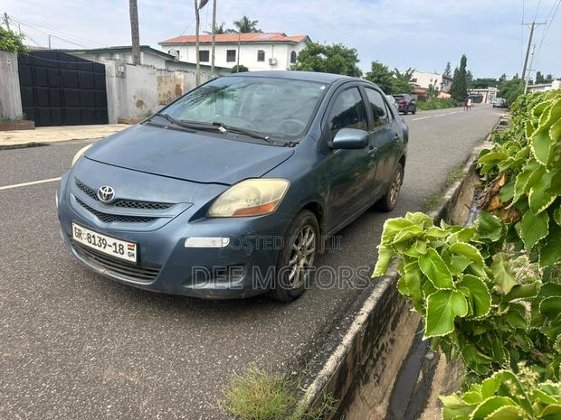 Toyota Yaris 2010 Blue