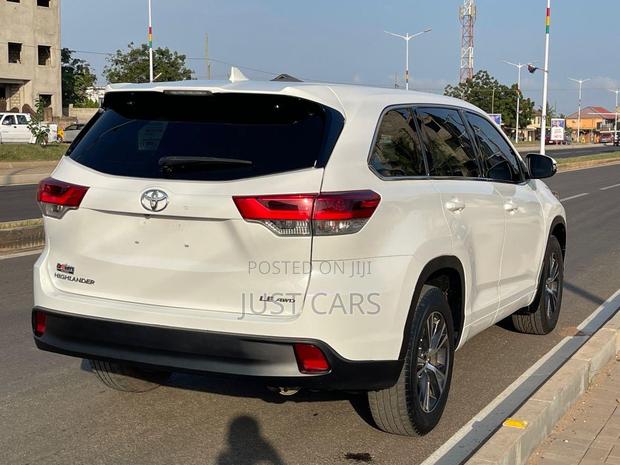 Toyota Highlander LE 4x2 V6 (3.5L 6cyl 8A) 2017 White