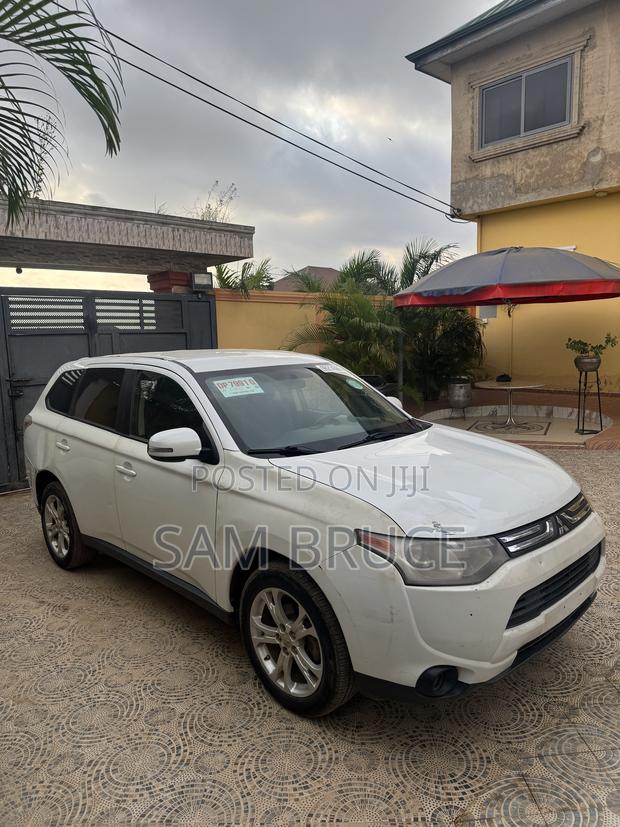 Mitsubishi Outlander SE 4dr SUV AWD (2.4L 4cyl CVT) 2014 White