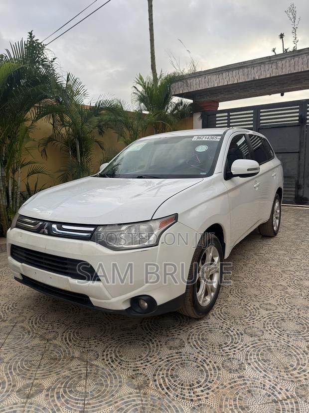 Mitsubishi Outlander SE 4dr SUV AWD (2.4L 4cyl CVT) 2014 White