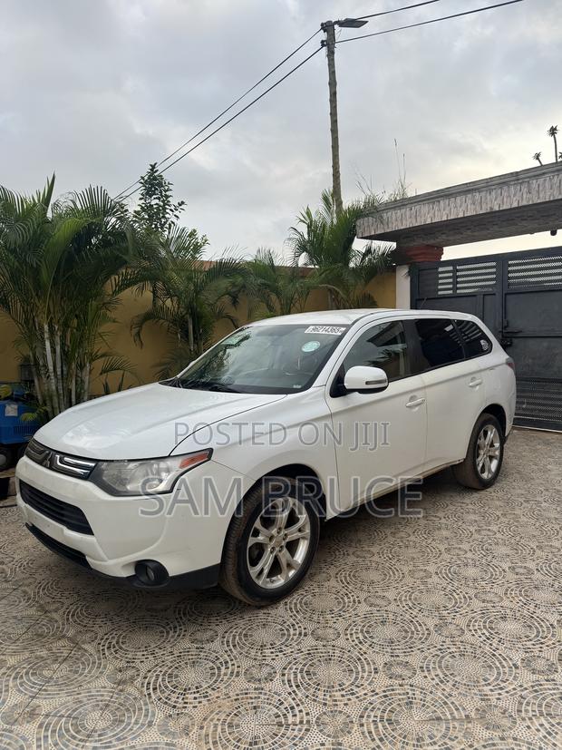 Mitsubishi Outlander SE 4dr SUV AWD (2.4L 4cyl CVT) 2014 White
