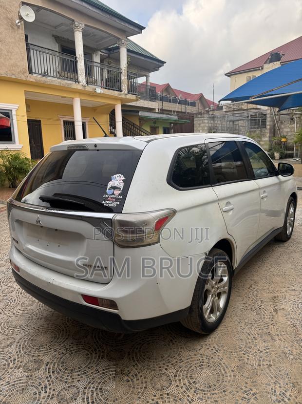 Mitsubishi Outlander SE 4dr SUV AWD (2.4L 4cyl CVT) 2014 White