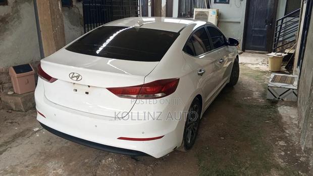Hyundai Elantra Limited Sedan FWD (2.0L 4cyl 6A) 2017 White
