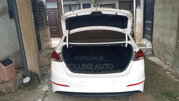 Hyundai Elantra Limited Sedan FWD (2.0L 4cyl 6A) 2017 White