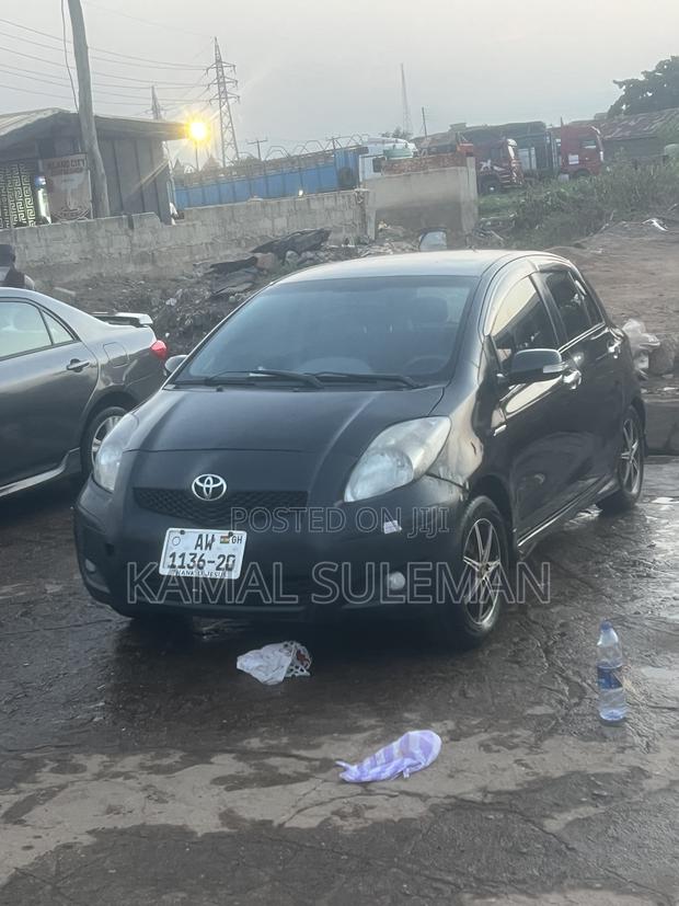 Toyota Vitz 2010 Black