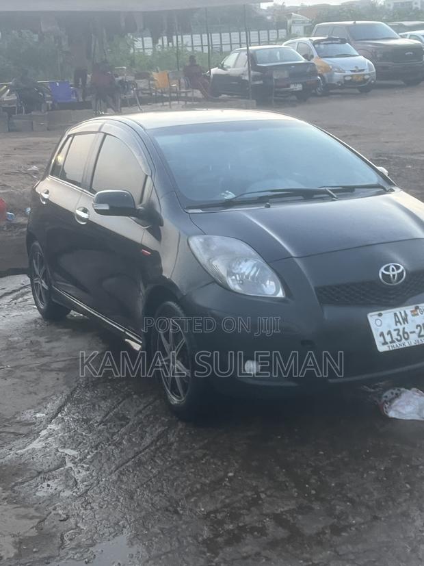 Toyota Vitz 2010 Black