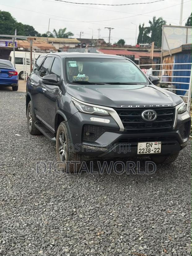 Toyota Fortuner 2.4 D AWD 2022 Black