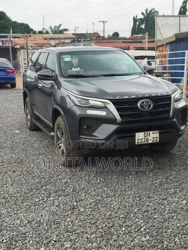 Toyota Fortuner 2.4 D AWD 2022 Black