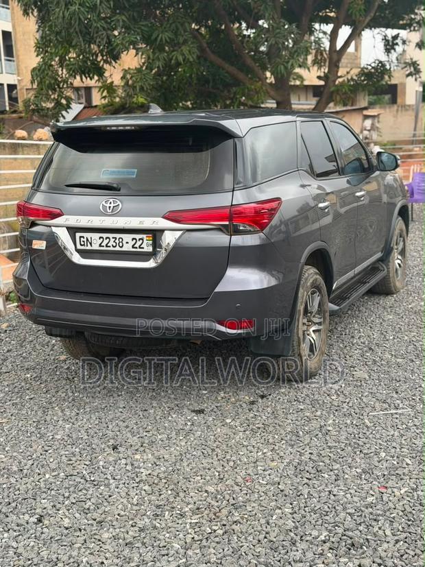 Toyota Fortuner 2.4 D AWD 2022 Black