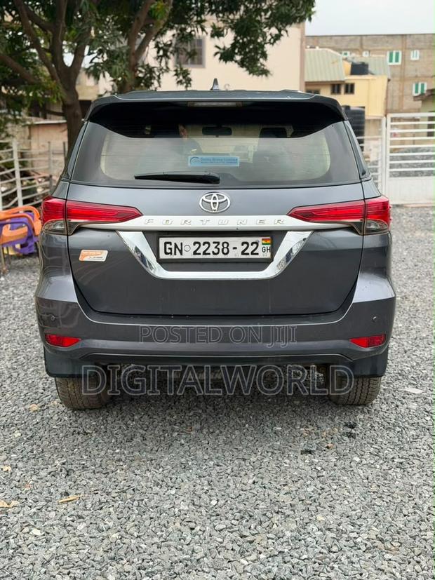 Toyota Fortuner 2.4 D AWD 2022 Black