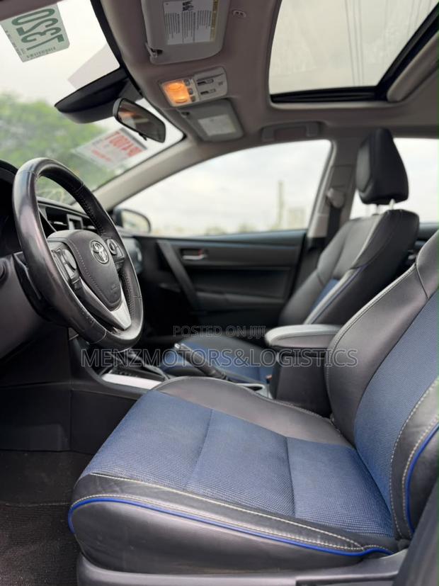 Toyota Corolla SE (1.8L 4cyl 2A) 2018 Black