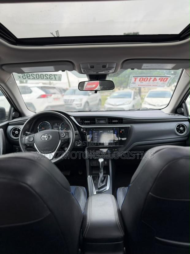 Toyota Corolla SE (1.8L 4cyl 2A) 2018 Black