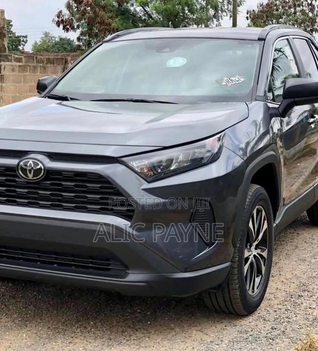 Toyota RAV4 LE 2021 Gray