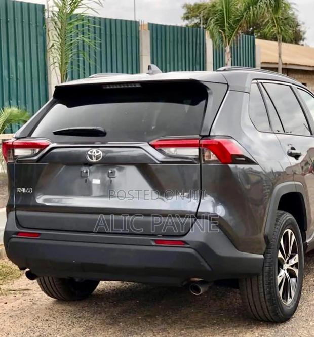 Toyota RAV4 LE 2021 Gray