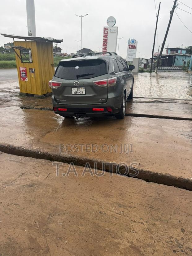 Toyota Highlander LE 4x2 (2.7L 4cyl 6A) 2016 Gray