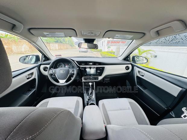 Toyota Corolla LE 4dr Sedan (1.8L 4cyl CVT) 2017