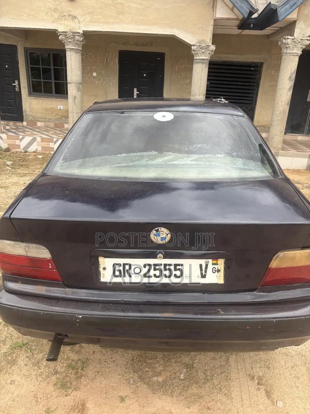 BMW 3 Series 318i RWD 1992 Blue