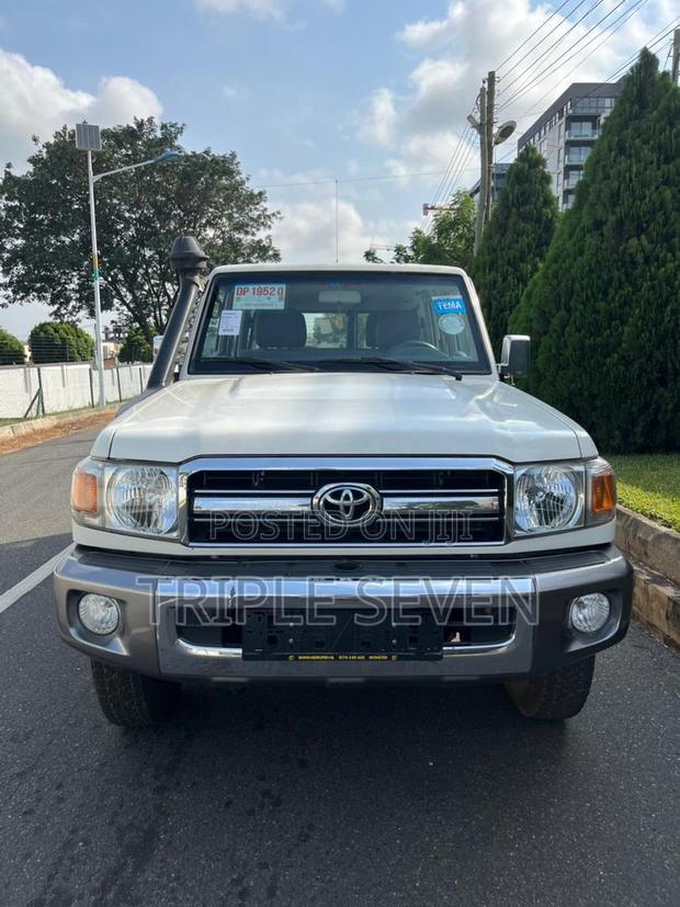 Toyota Land Cruiser 79 Series 2018 White