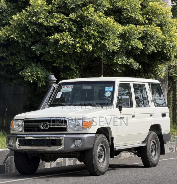 Toyota Land Cruiser 79 Series 2018 White