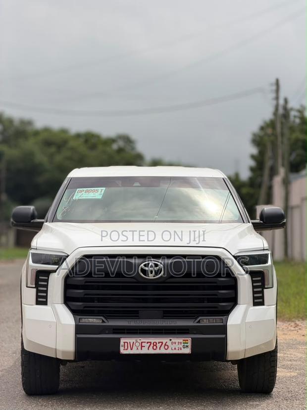 Toyota Tundra 2022 White