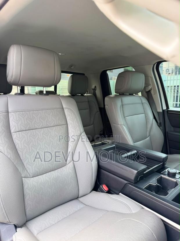 Toyota Tundra 2022 White