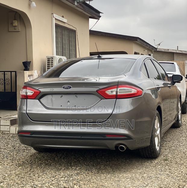Ford Fusion SE 4dr Sedan (2.5L 4cyl 6A) 2014 Gray