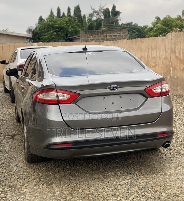 Ford Fusion SE 4dr Sedan (2.5L 4cyl 6A) 2014 Gray