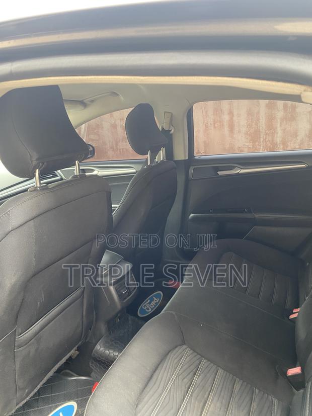 Ford Fusion SE 4dr Sedan (2.5L 4cyl 6A) 2014 Gray
