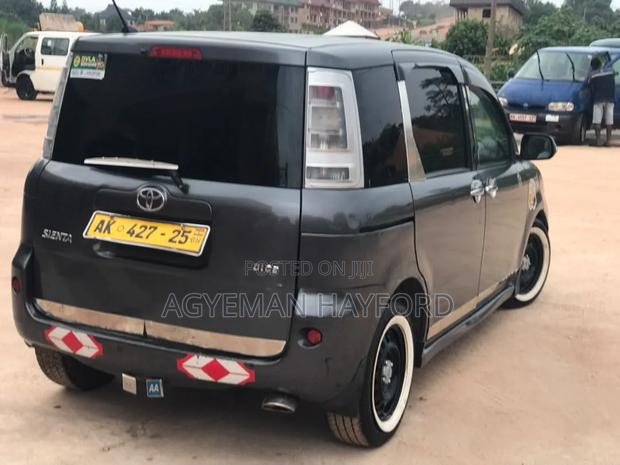 Toyota Sienta 2014 Gray