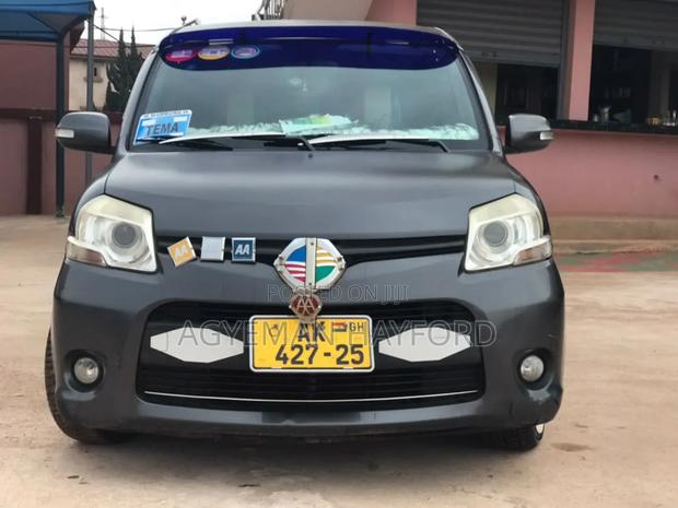 Toyota Sienta 2014 Gray