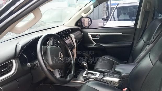 Toyota Fortuner 2019 Black