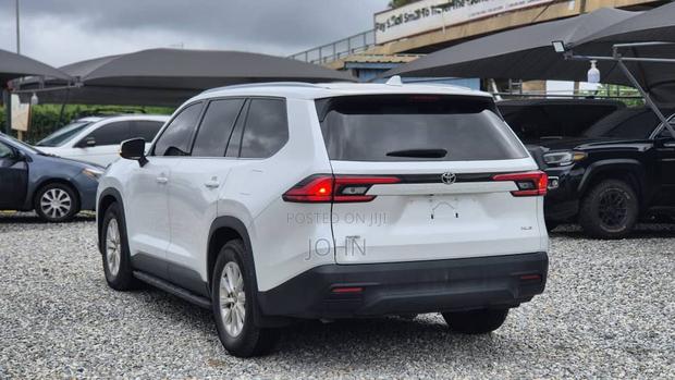 Toyota Grand Highlander XLE AWD 2024 White