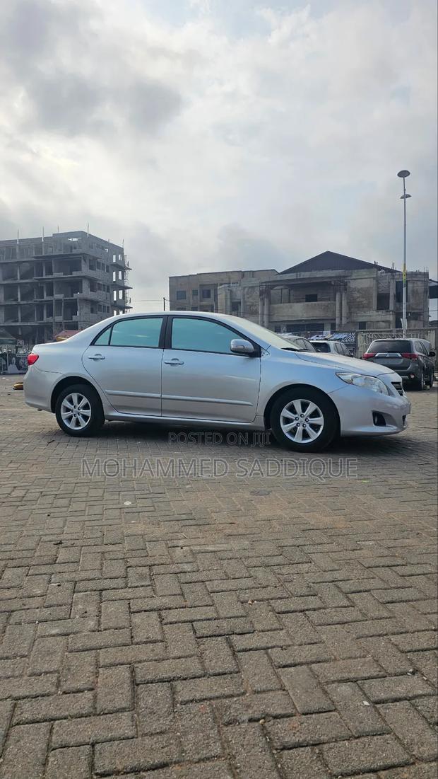 Toyota Corolla Altis 2011 Silver