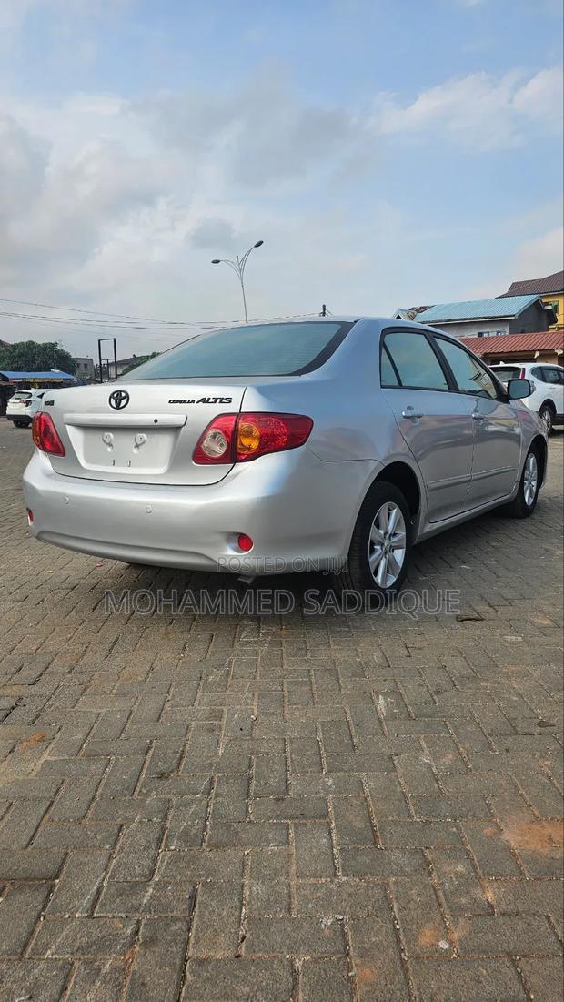 Toyota Corolla Altis 2011 Silver