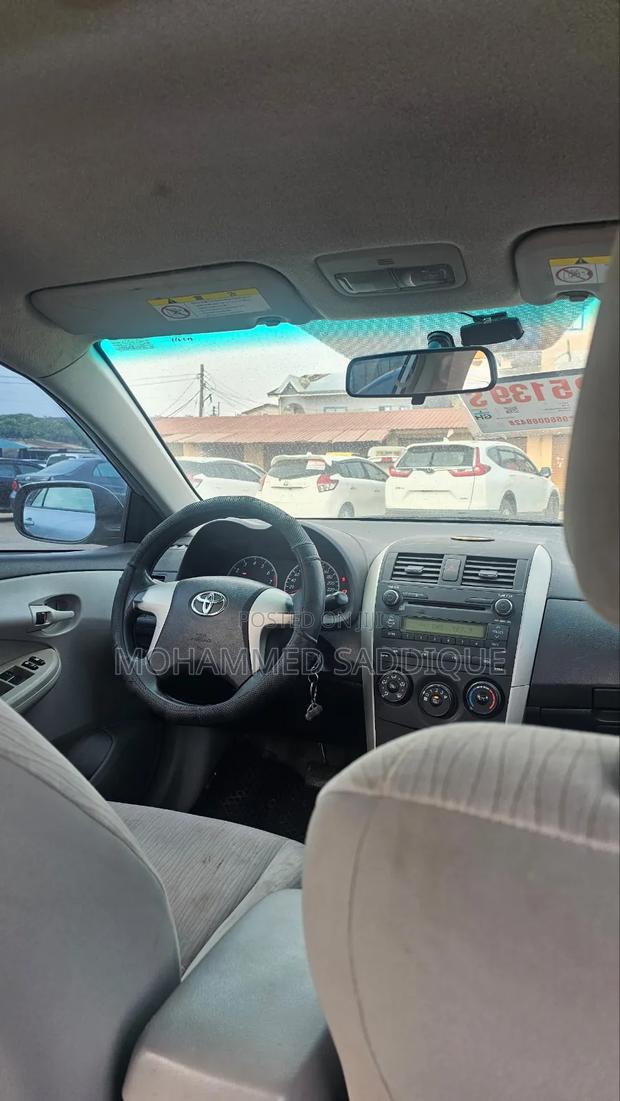 Toyota Corolla Altis 2011 Silver