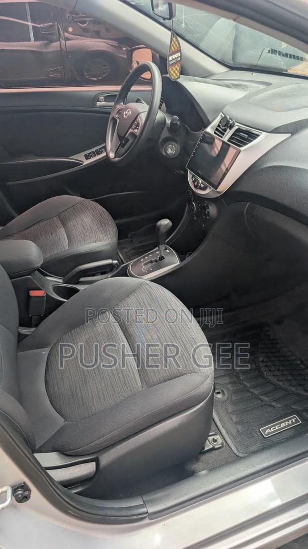Hyundai Accent SE Hatchback 2017 Silver