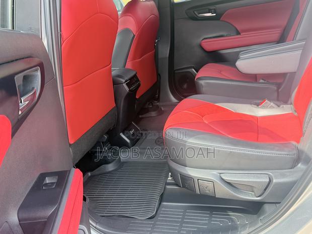 Toyota Highlander XLE AWD 2024 Silver