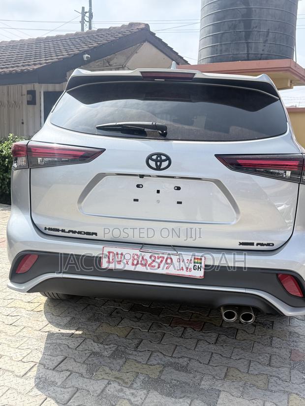 Toyota Highlander XLE AWD 2024 Silver