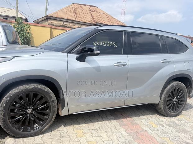 Toyota Highlander XLE AWD 2024 Silver