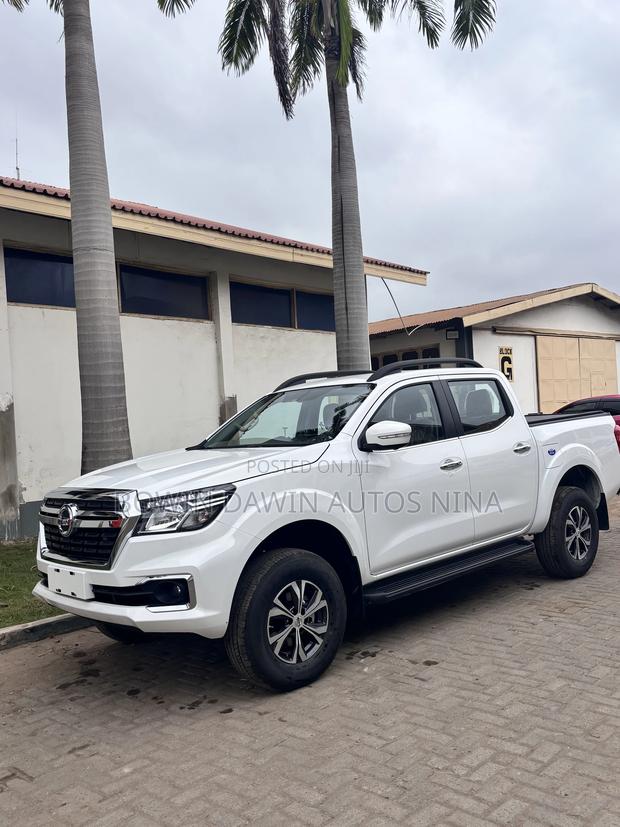 New Nissan Pick-Up 2025 White