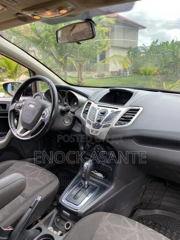 Ford Fiesta SE Sedan 2012 Gray