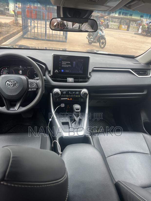 Toyota RAV4 XLE AWD 2024 Black