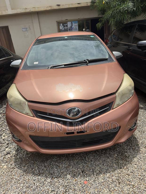 Toyota Vitz 1.3 AWD 5dr 2012 Orange