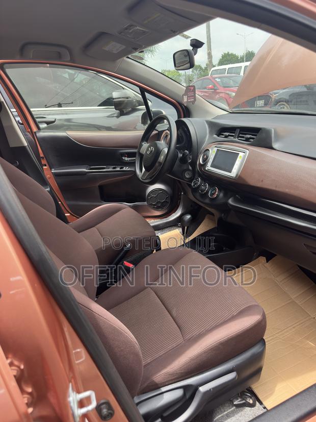 Toyota Vitz 1.3 AWD 5dr 2012 Orange