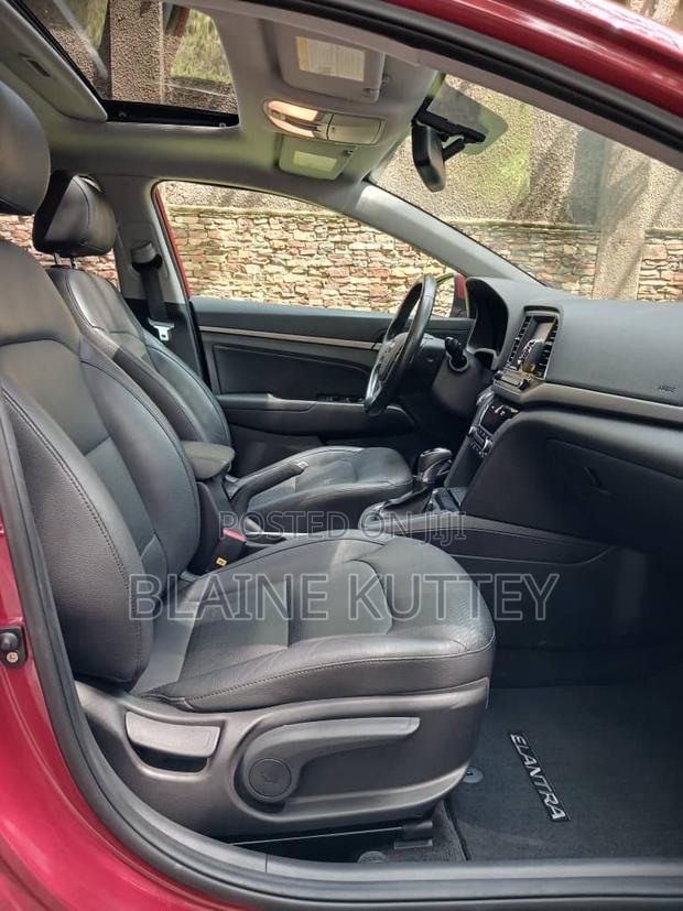 Hyundai Elantra Limited Sedan FWD (2.0L 4cyl 6A) 2017 Red